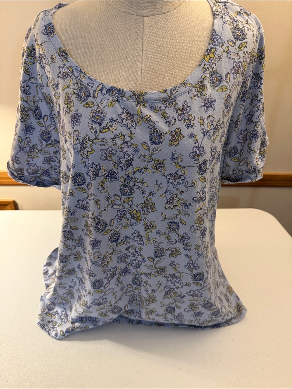 J. Jill Light Blue Floral Scoop Neck Tee